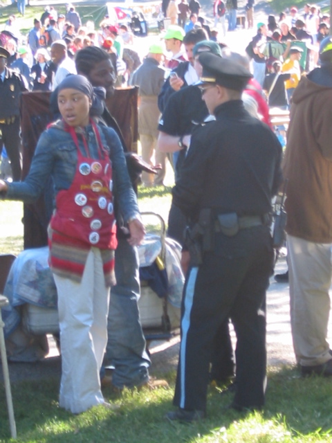 Cop chats with vendor